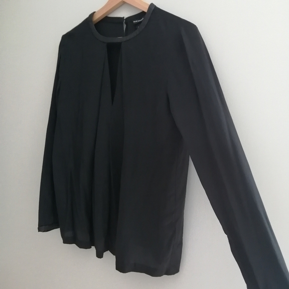 Club Monaco Silk Pleated Keyhole Neck Black Blouse With Lamb Leather Trim XS - Picture 8 of 16